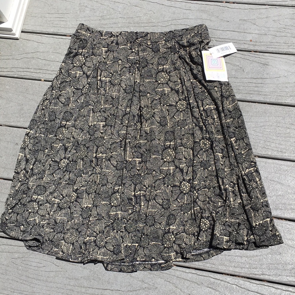 NWT LulaRoe Madison skirt M